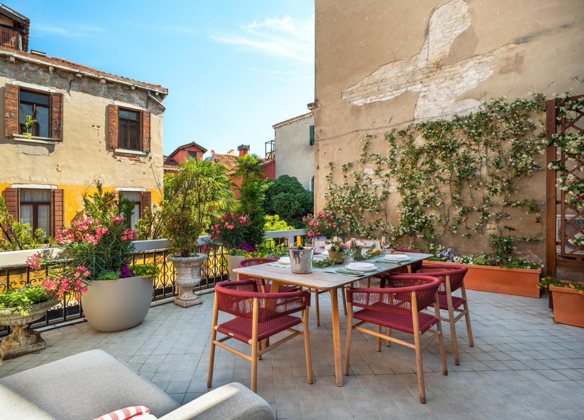 San Barnaba Palace R&r